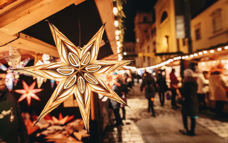 Weihnachtsdekoration auf einem Weihnachtsmarkt im Zentrum von Wien,Österreich