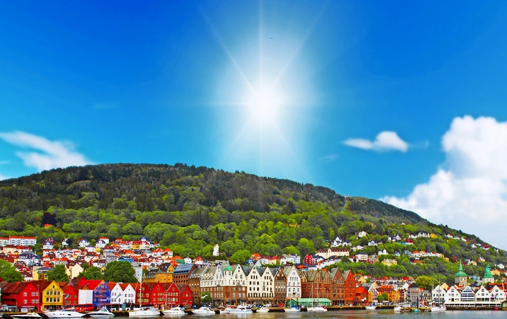 Stadtbild von Bergen in Norwegen, an einem sonnigen Tag