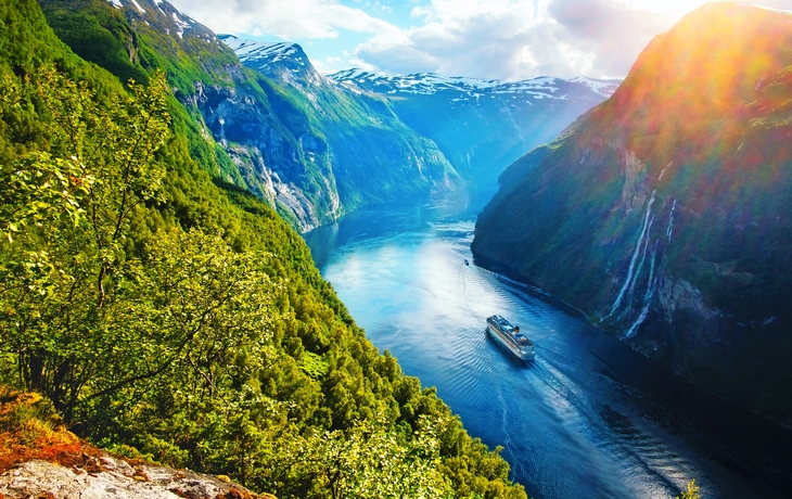 Atemberaubende Aussicht auf Sunnylvsfjorden Fjord