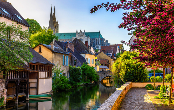 Eure-Ufer mit alten Häusern in Chartres