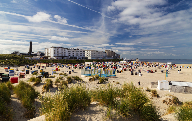 Strandkörbe am Strand von der Insel Borkum, Deuschland