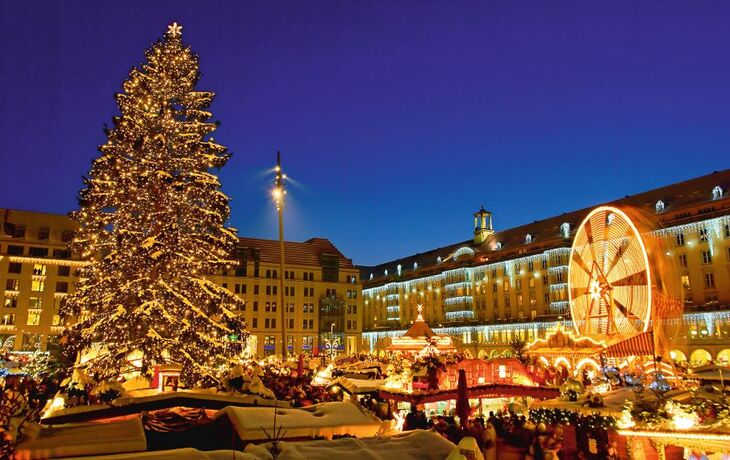 Striezelmarkt auf dem Altmarkt in Dresden, Deutschland